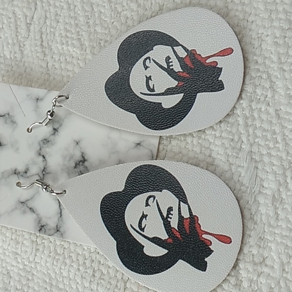 Halloween Horror Faux Leather Hypoallergenic earrings Freddy Krueger - Picture 1 of 2